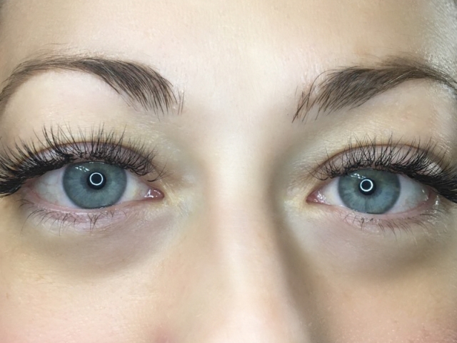 Alt=3D Volume lashes. Front view.