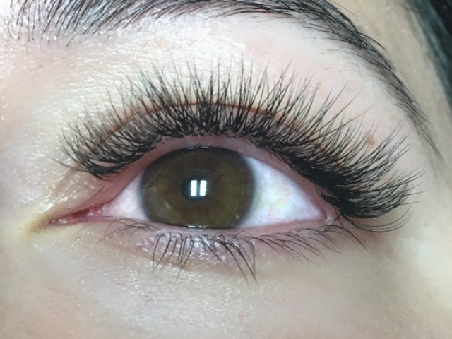 alt=&quot;3D Volume lashes&quot;